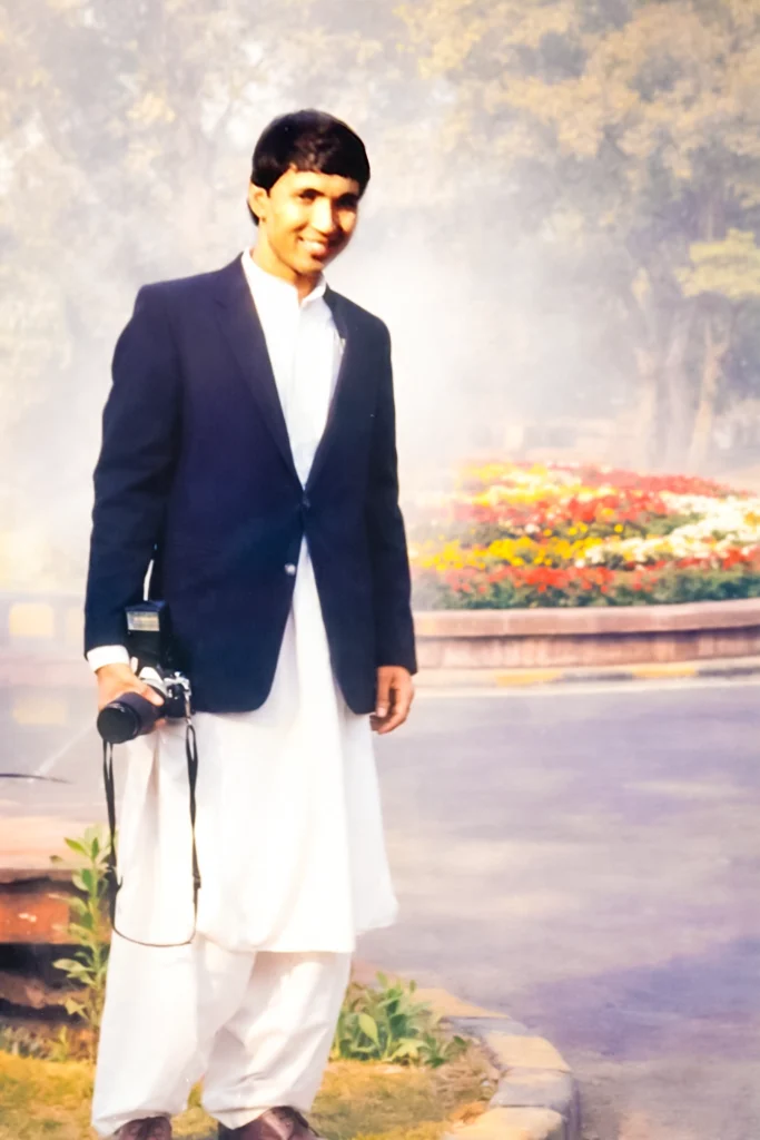 hussain andaryas with camera